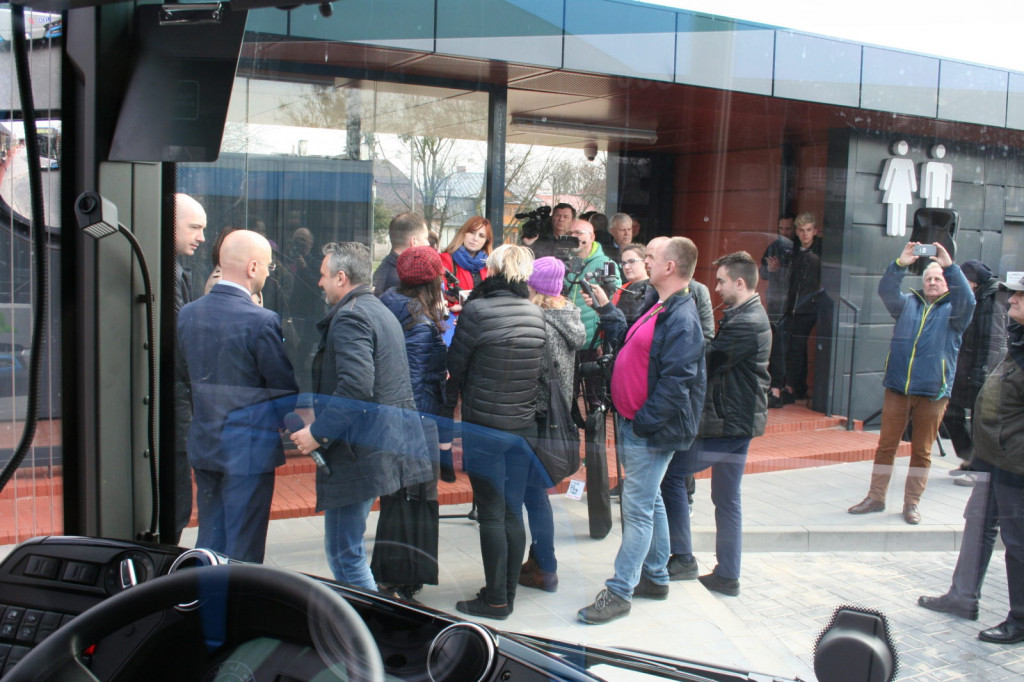 Zamość: Centrum przesiadkowe dla podróżnych i 8 autobusów oficjalnie oddane [FOTO, VIDEO]