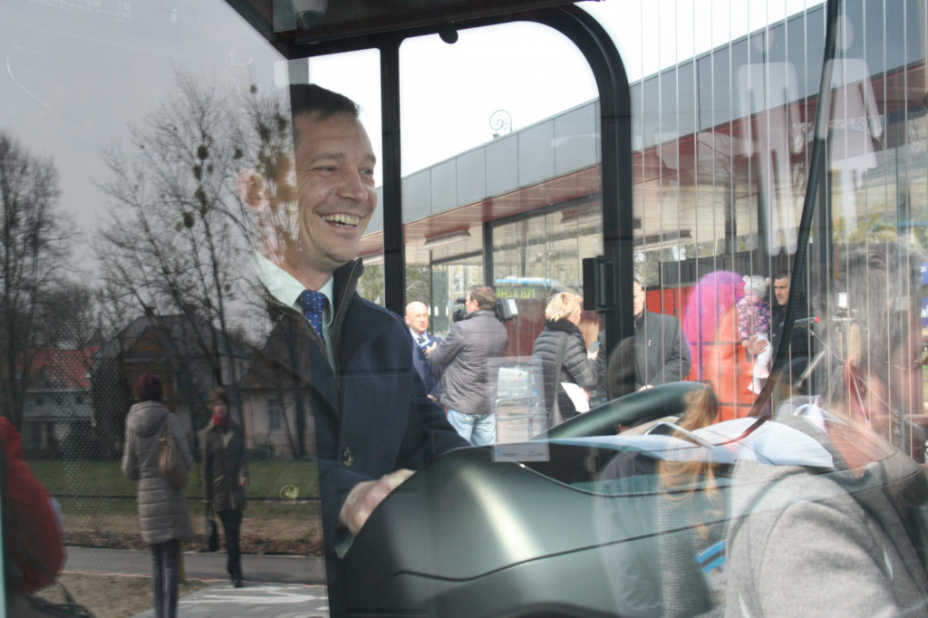 Zamość: Centrum przesiadkowe dla podróżnych i 8 autobusów oficjalnie oddane [FOTO, VIDEO]