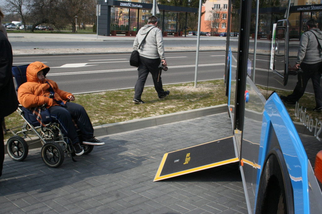 Zamość: Centrum przesiadkowe dla podróżnych i 8 autobusów oficjalnie oddane [FOTO, VIDEO]