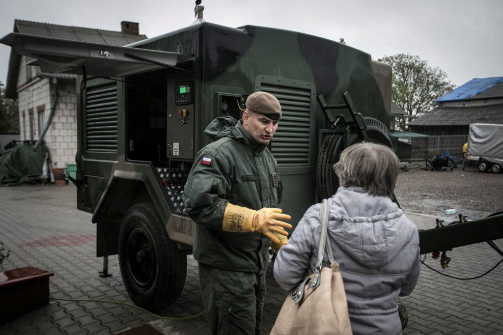 Żołnierze pomagają po nawałnicy [ZDJĘCIA]