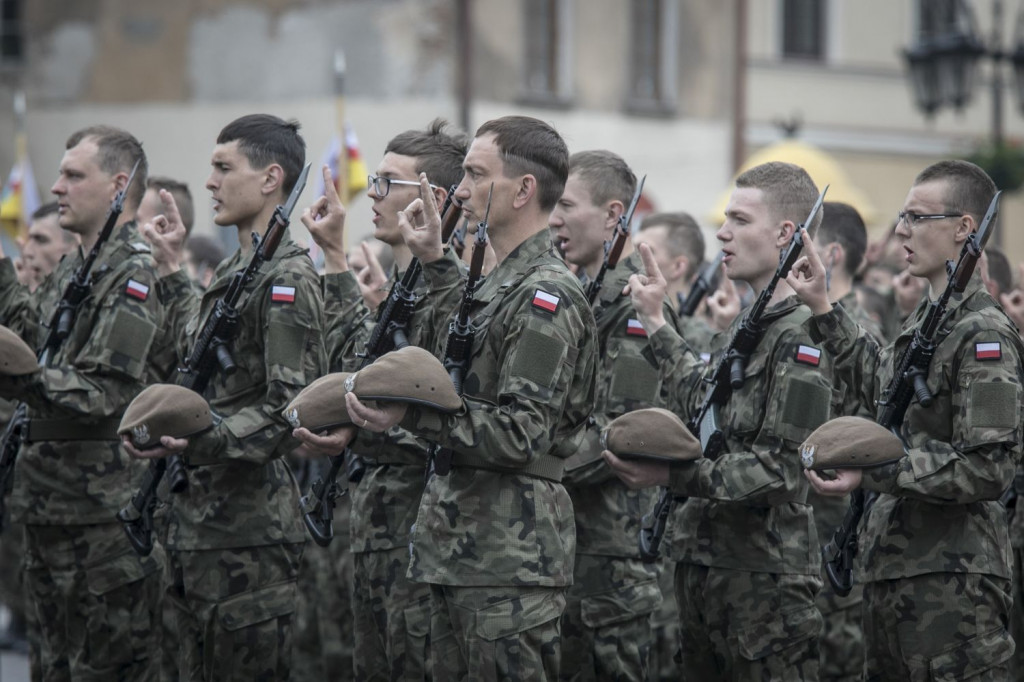 Przysięga żołnierzy OT na placu Zamkowym w Lublinie