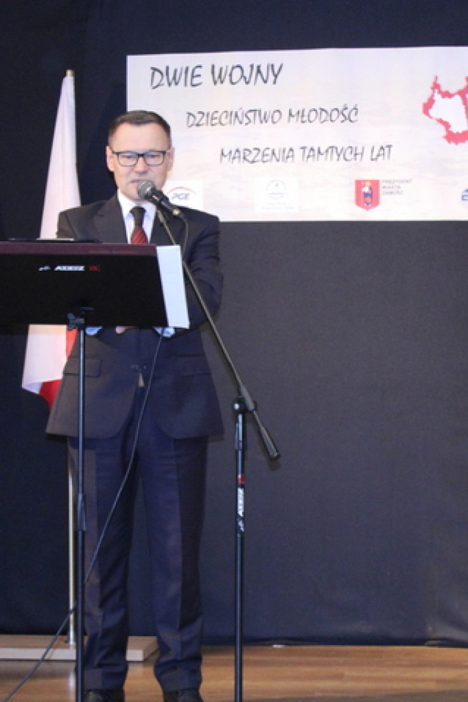 Dwie wojny - dzieciństwo, młodość, marzenia tamtych lat.