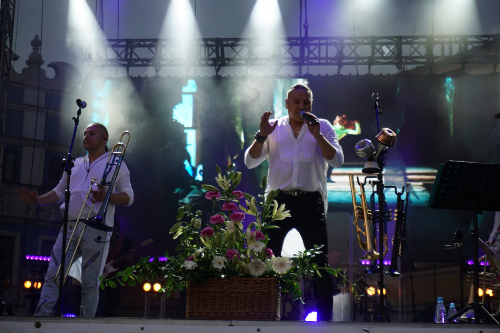 Zamojski Dzień Papieski 2019. Tłumy na koncercie Golec uOrkiestra [ZDJĘCIA]