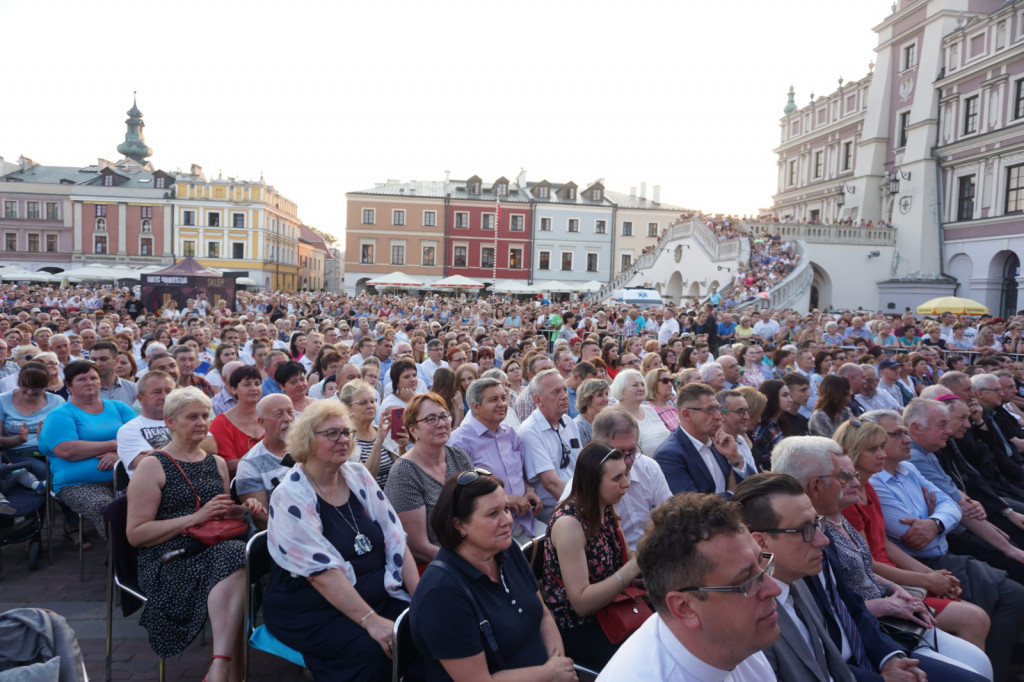 Zamojski Dzień Papieski 2019. Tłumy na koncercie Golec uOrkiestra [ZDJĘCIA]