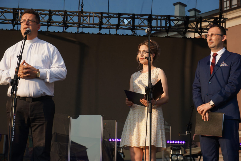 Zamojski Dzień Papieski 2019. Tłumy na koncercie Golec uOrkiestra [ZDJĘCIA]