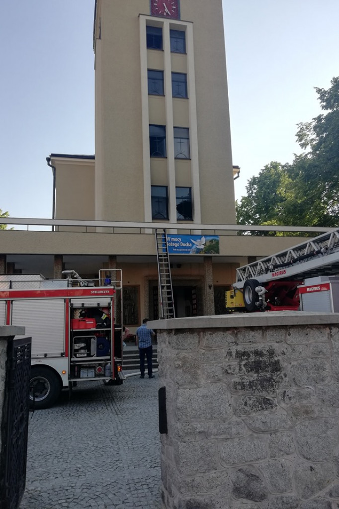 Zamość: Pożar w kościele pw. św. Krzyża [VIDEO, ZDJĘCIA]