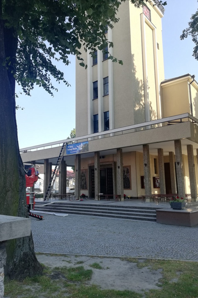 Zamość: Pożar w kościele pw. św. Krzyża [VIDEO, ZDJĘCIA]