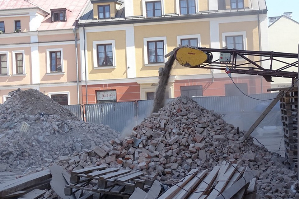 Zamość: Odtwarzanie przez wyburzanie - trwają prace w kościele franciszkanów