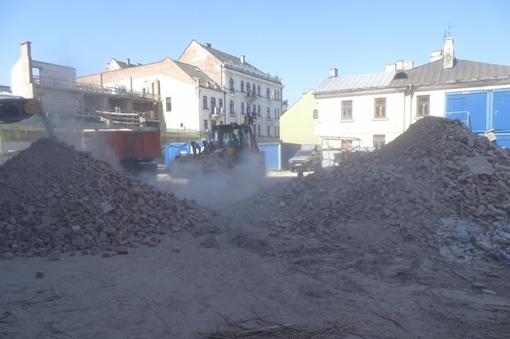 Zamość: Odtwarzanie przez wyburzanie - trwają prace w kościele franciszkanów