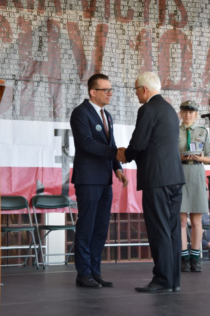 Andrzej Wnuk odznaczony medalem 