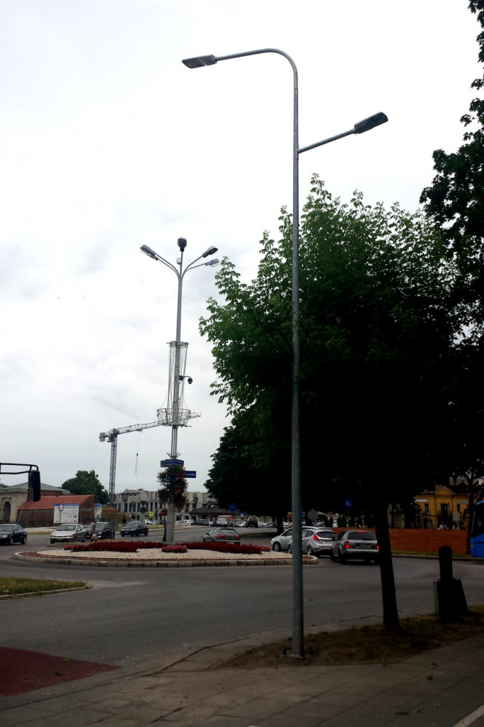 Nowe latarnie w Zamościu [ZDJĘCIA]