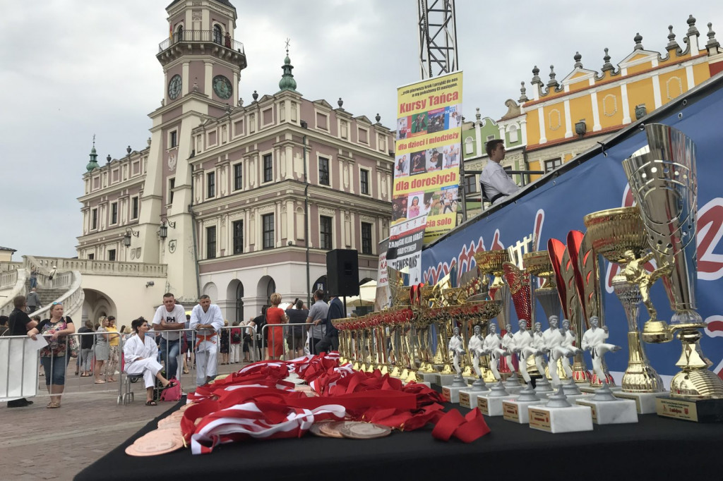 Karate na Rynku Wielkim w Zamościu [ZDJĘCIA]