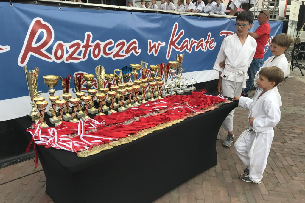 Karate na Rynku Wielkim w Zamościu [ZDJĘCIA]