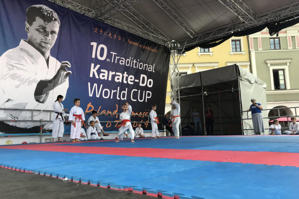 Karate na Rynku Wielkim w Zamościu [ZDJĘCIA]