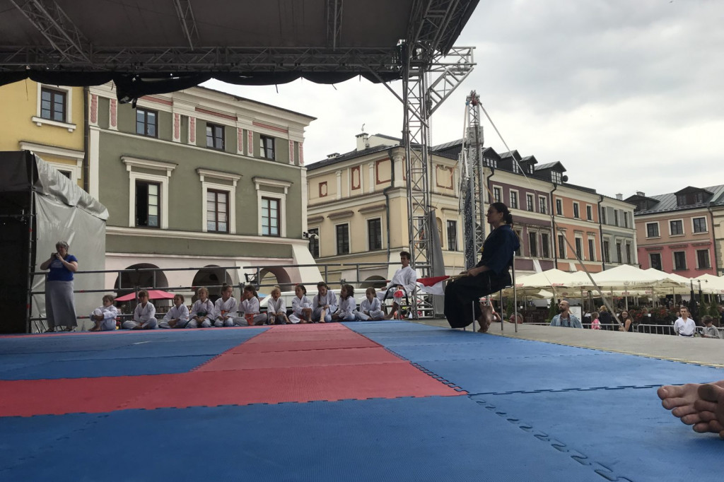 Karate na Rynku Wielkim w Zamościu [ZDJĘCIA]