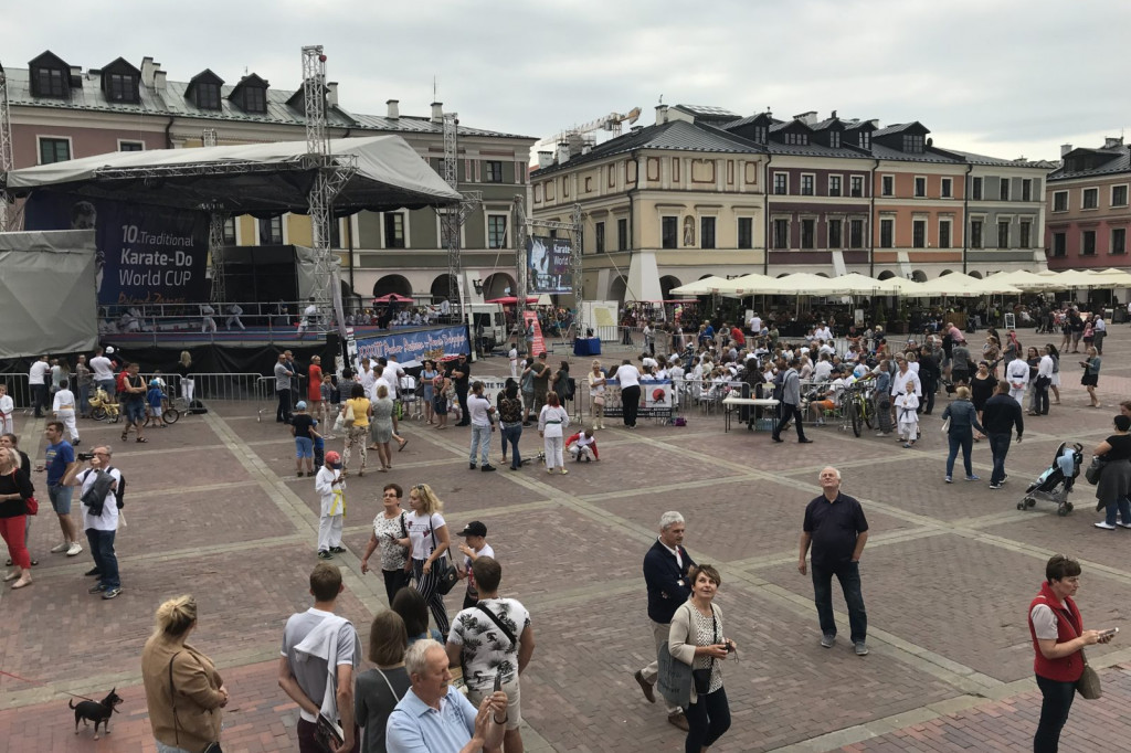 Karate na Rynku Wielkim w Zamościu [ZDJĘCIA]