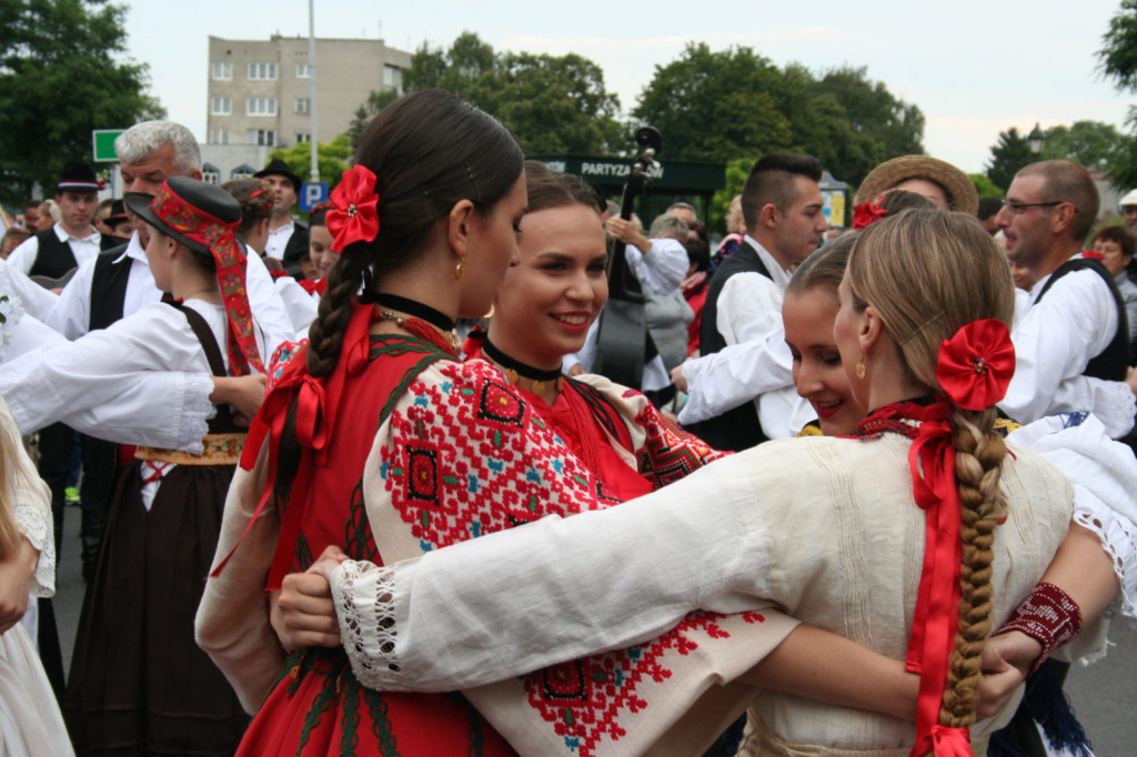 Zamojskie święto folkloru oficjalnie rozpoczęte [FOTORELACJA]
