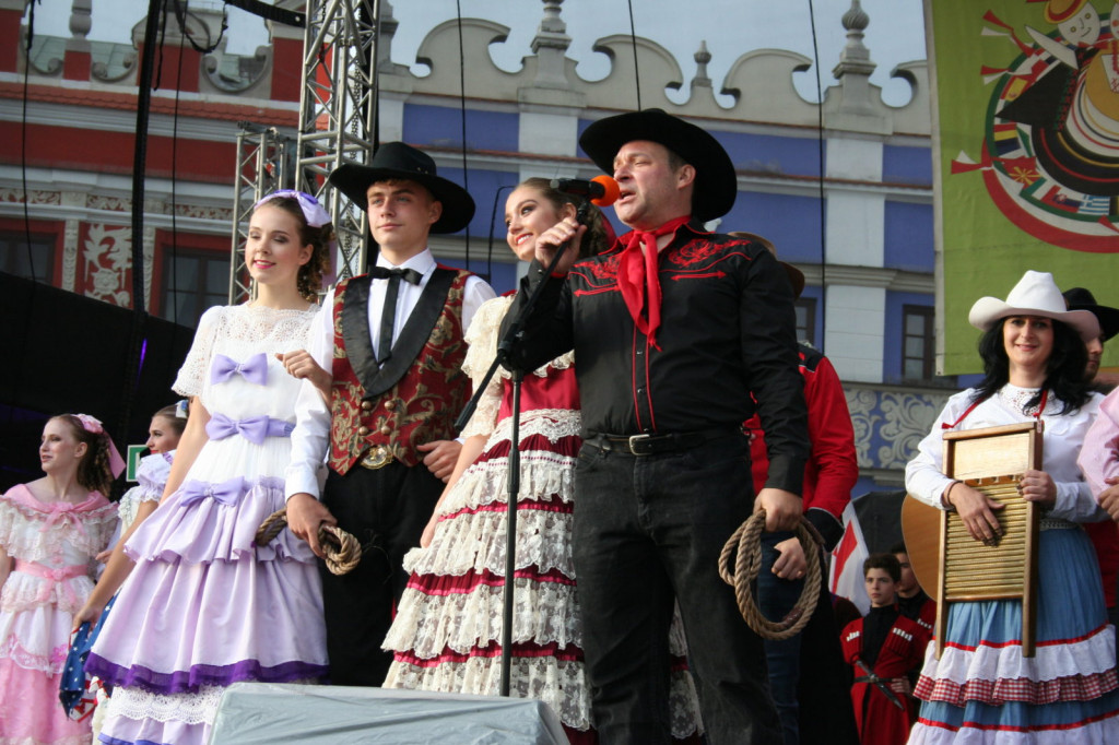 Zamojskie święto folkloru oficjalnie rozpoczęte [FOTORELACJA]
