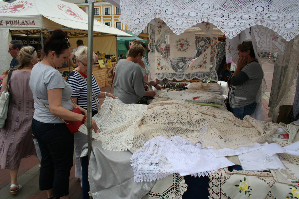 Kiermasz Sztuki Ludowej towarzyszący festiwalowi EUROFOLK [ZDJĘCIA]