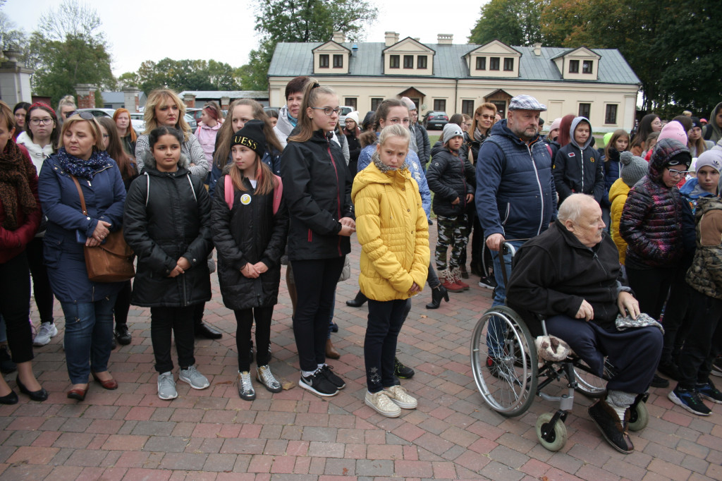 Hospicjum Santa Galla sadzi żonkile