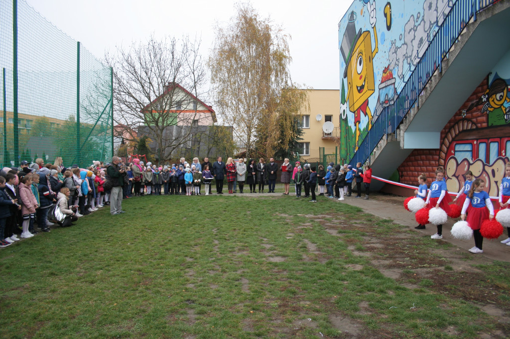 Mural na budynku Szkoły Podstawowej nr 3