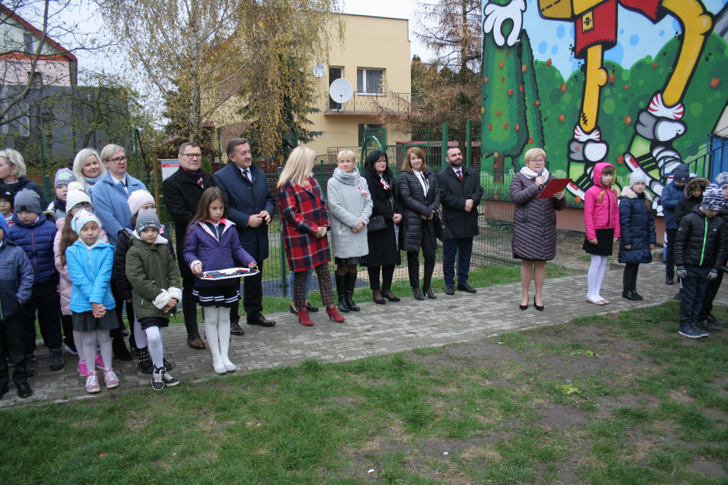 Mural na budynku Szkoły Podstawowej nr 3