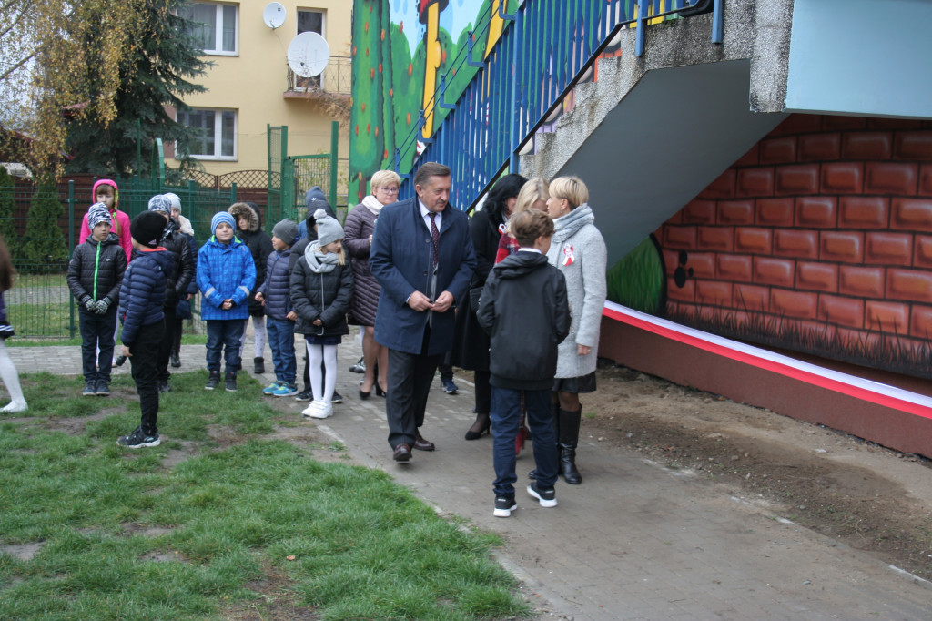 Mural na budynku Szkoły Podstawowej nr 3