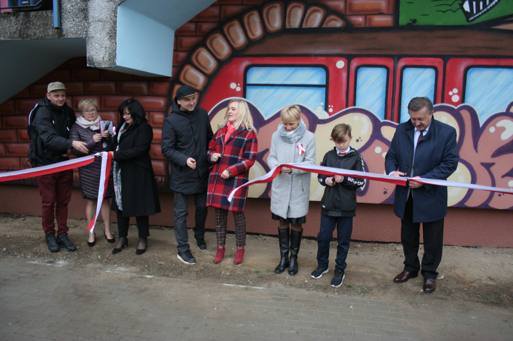 Mural na budynku Szkoły Podstawowej nr 3