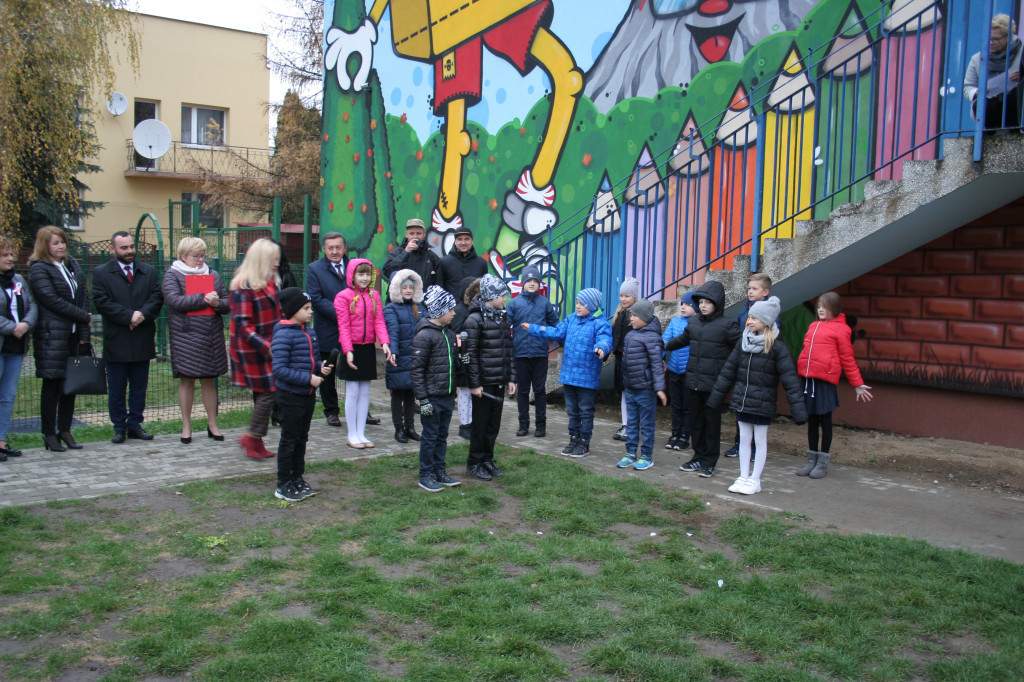 Mural na budynku Szkoły Podstawowej nr 3