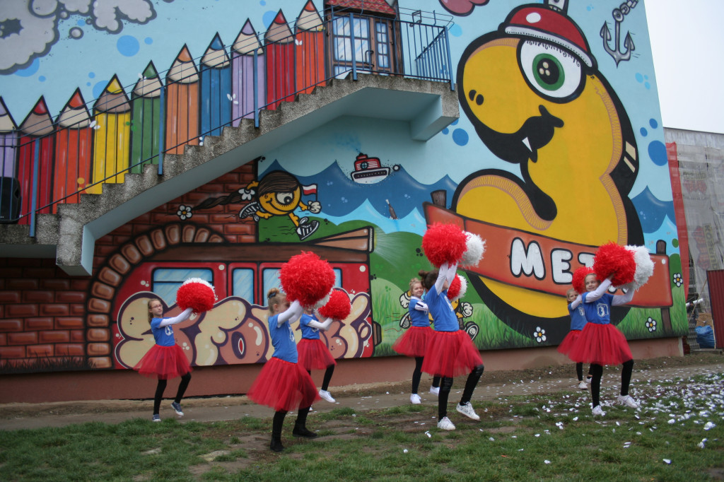 Mural na budynku Szkoły Podstawowej nr 3