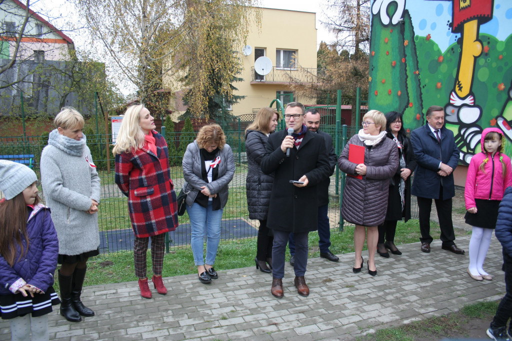 Mural na budynku Szkoły Podstawowej nr 3