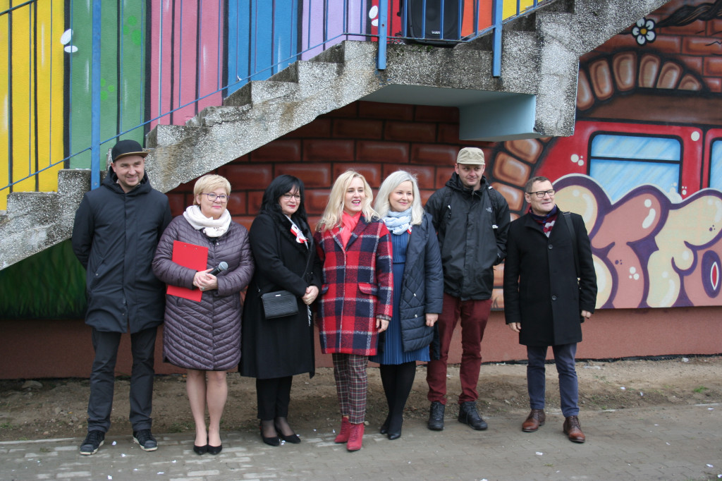 Mural na budynku Szkoły Podstawowej nr 3