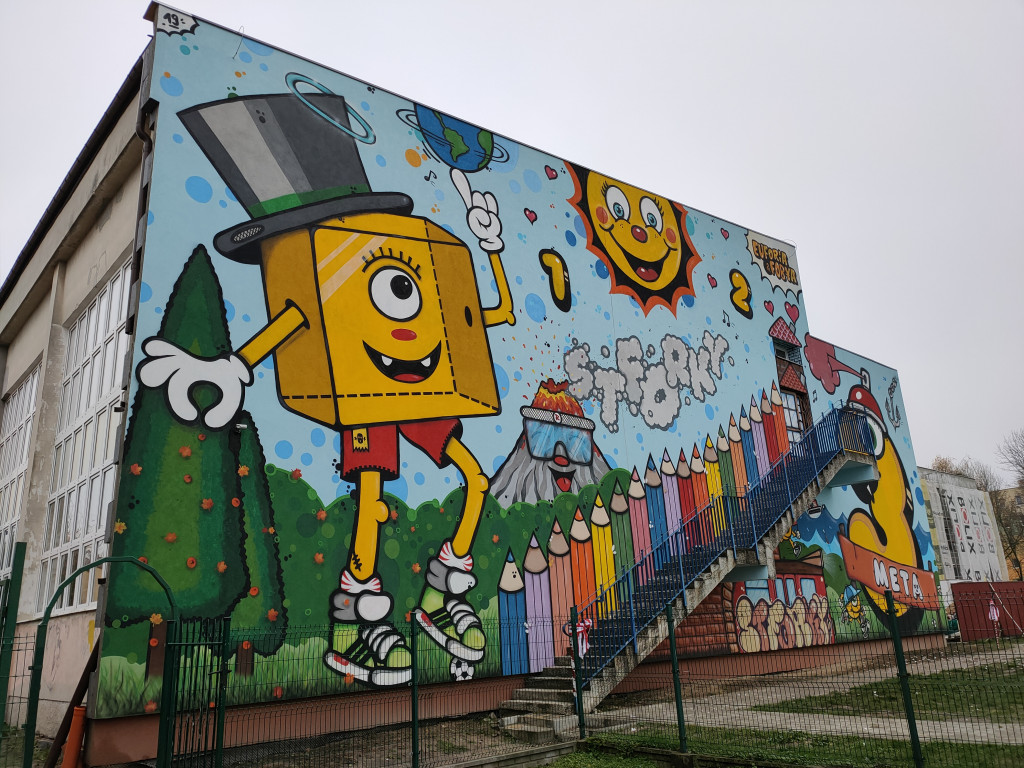 Mural na budynku Szkoły Podstawowej nr 3