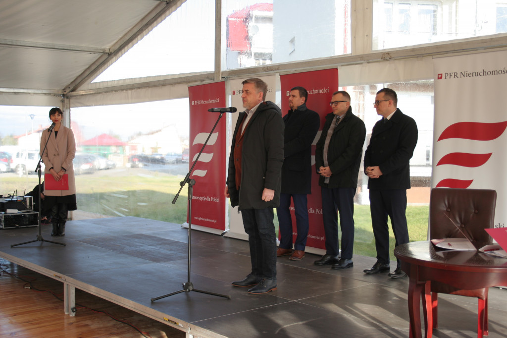 Łopaty pod Mieszkanie + zostały wbite