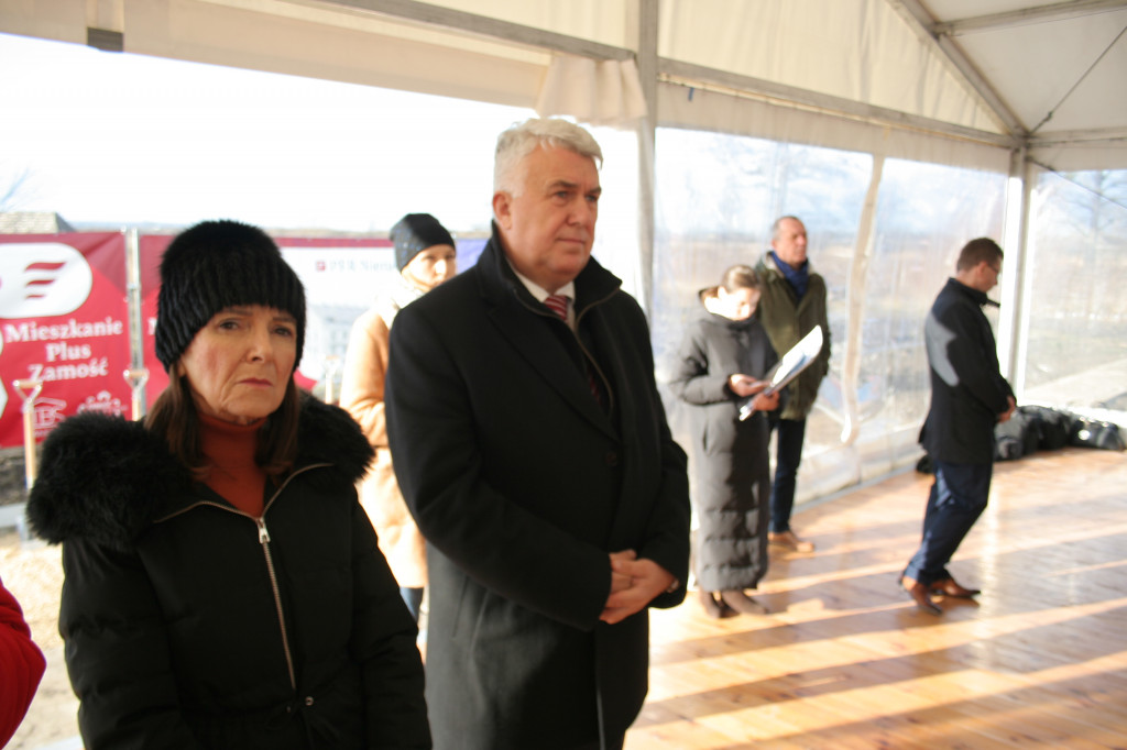 Łopaty pod Mieszkanie + zostały wbite