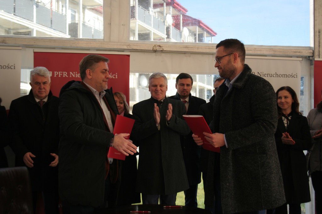 Łopaty pod Mieszkanie + zostały wbite