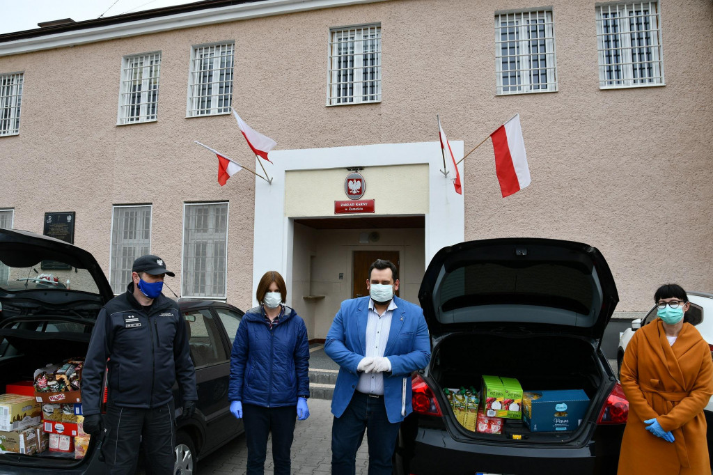  Przekazali pomoc dla potrzebujących dzieci
