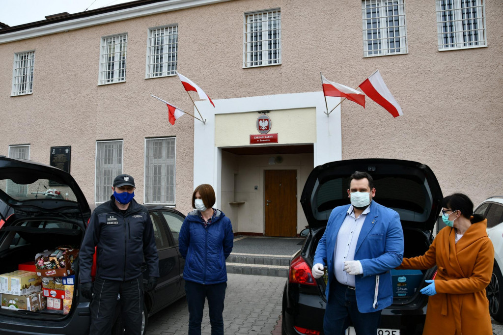  Przekazali pomoc dla potrzebujących dzieci