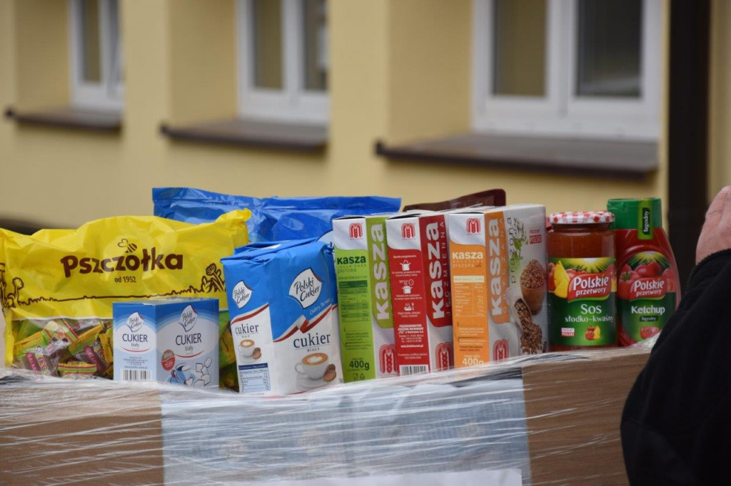 Produkty żywnościowe trafiły do Caritas i PCK