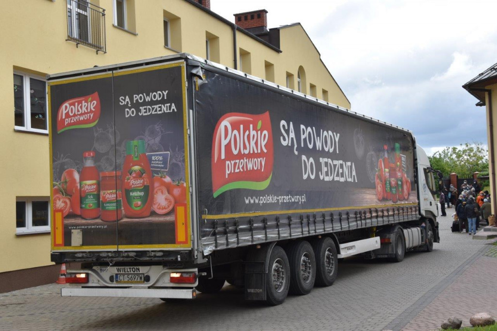 Produkty żywnościowe trafiły do Caritas i PCK