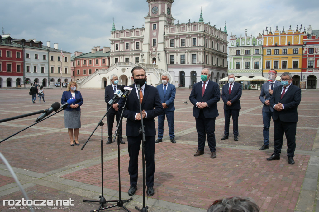 Andrzej Adamczyk i Jacek Sasin na podpisaniu programu dot. zachodniej obwodnicy Zamościa