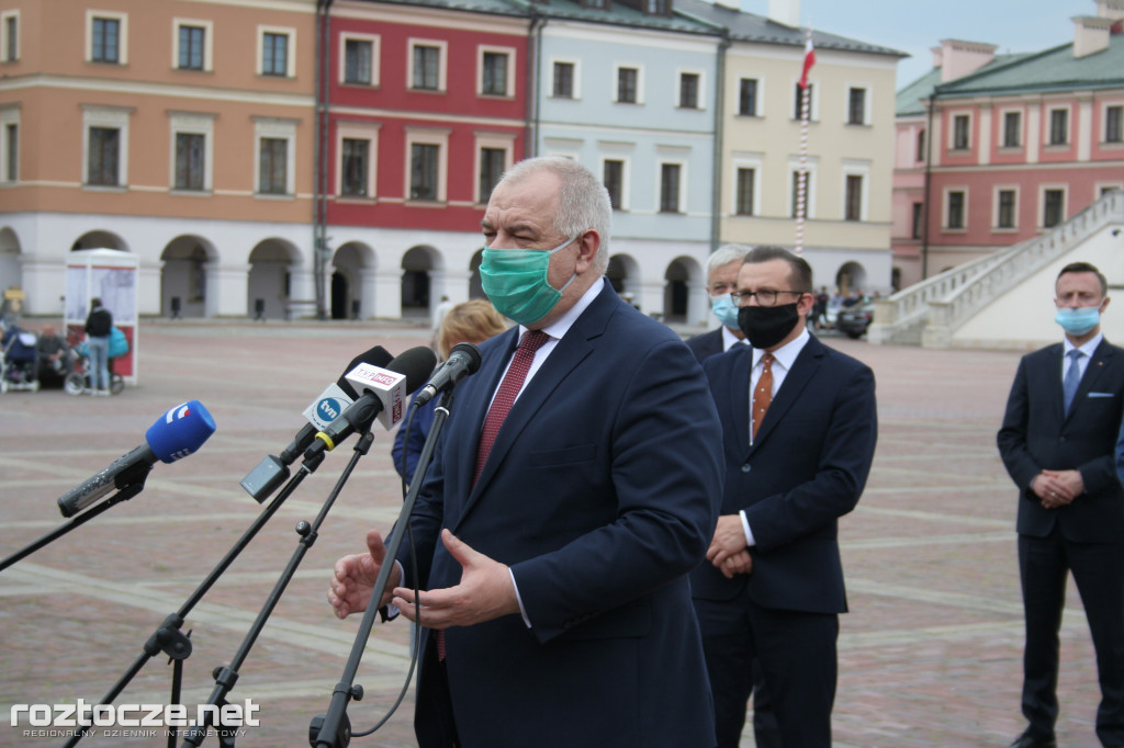 Andrzej Adamczyk i Jacek Sasin na podpisaniu programu dot. zachodniej obwodnicy Zamościa