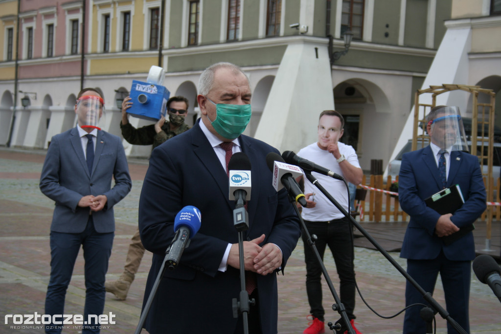 Andrzej Adamczyk i Jacek Sasin na podpisaniu programu dot. zachodniej obwodnicy Zamościa