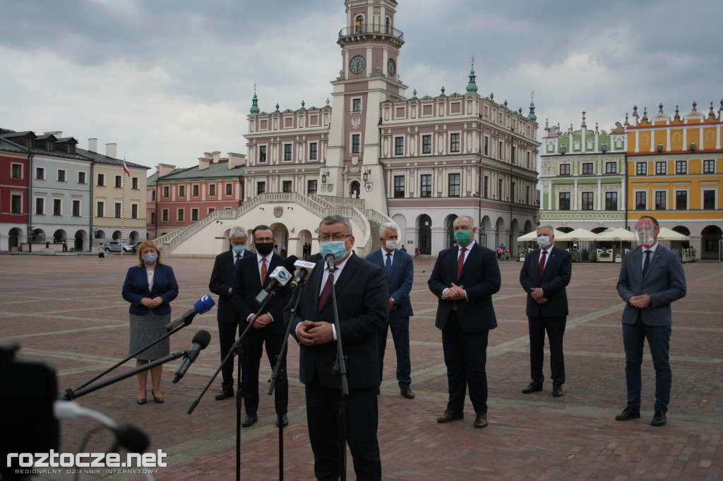 Andrzej Adamczyk i Jacek Sasin na podpisaniu programu dot. zachodniej obwodnicy Zamościa