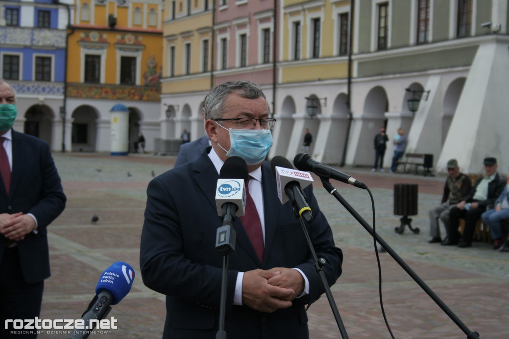 Andrzej Adamczyk i Jacek Sasin na podpisaniu programu dot. zachodniej obwodnicy Zamościa