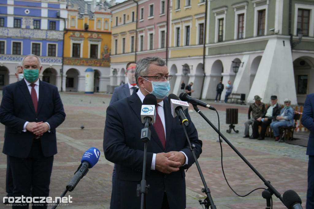 Andrzej Adamczyk i Jacek Sasin na podpisaniu programu dot. zachodniej obwodnicy Zamościa