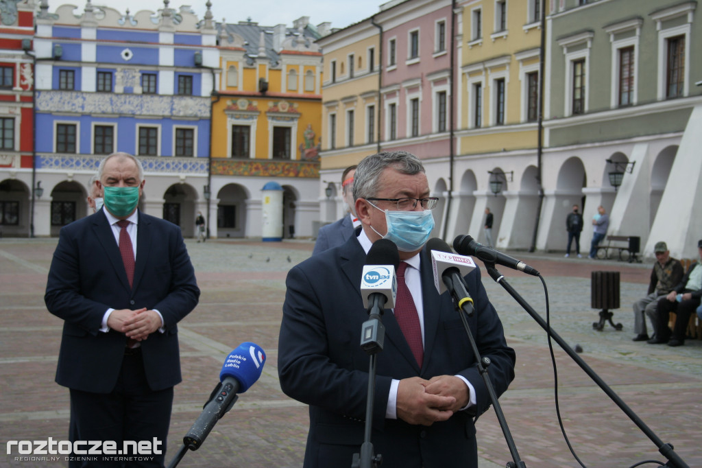 Andrzej Adamczyk i Jacek Sasin na podpisaniu programu dot. zachodniej obwodnicy Zamościa