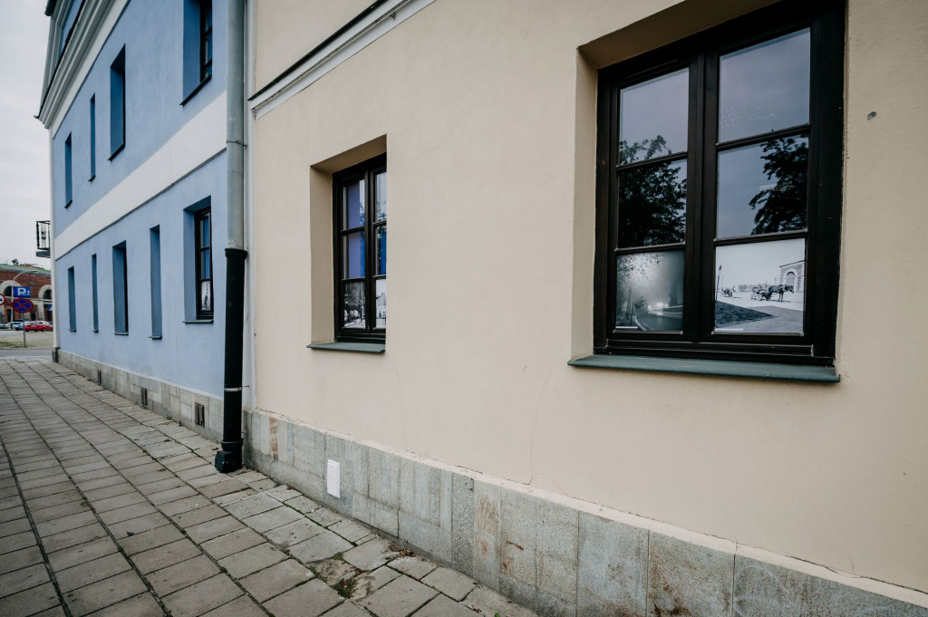Spacer w czasie przez ulicę Pereca