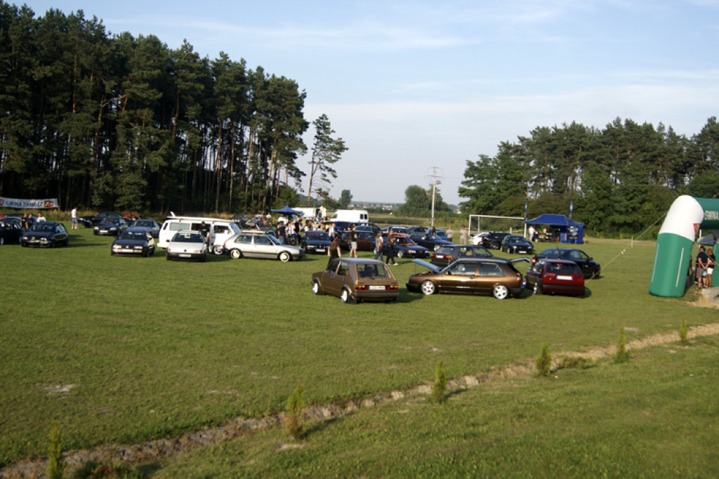 Fani motoryzacji na urodzinach
