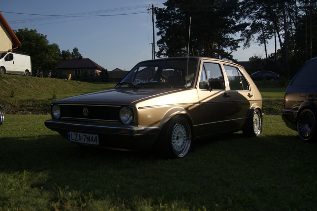 Fani motoryzacji na urodzinach